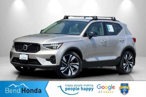 2023 Volvo XC40 B5 Ultimate Dark Theme