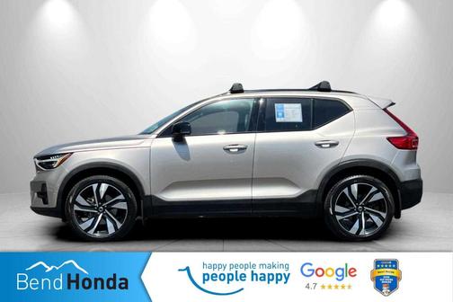 2023 Volvo XC40 B5 Ultimate Dark Theme