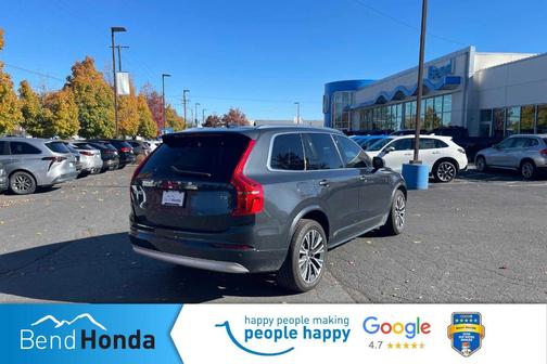 2022 Volvo XC90 T5 Momentum 7 Passenger