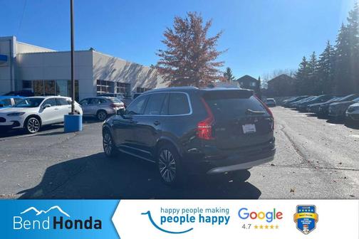 2022 Volvo XC90 T5 Momentum 7 Passenger