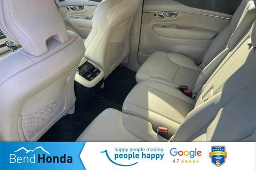 2022 Volvo XC90 T5 Momentum 7 Passenger