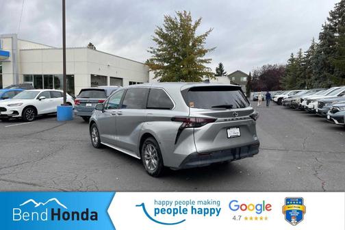 2024 Toyota Sienna LE