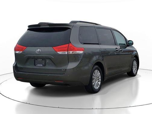 2011 Toyota Sienna XLE
