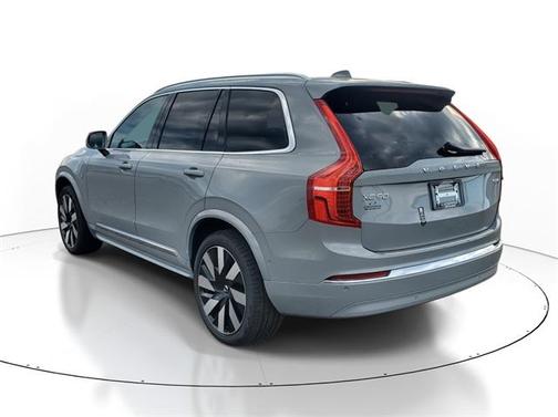 2025 Volvo XC90 Plug-In Hybrid Plus