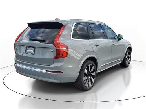 2025 Volvo XC90 Plug-In Hybrid Plus