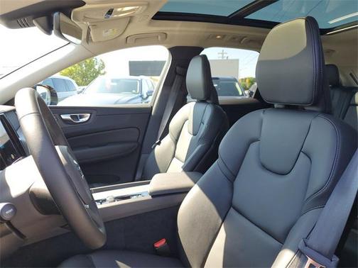 2025 Volvo XC60 B5 Core