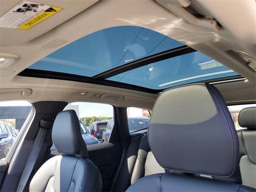 2025 Volvo XC60 B5 Core