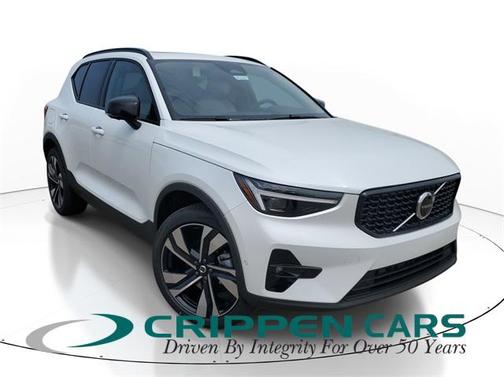 2025 Volvo XC40 B5 Plus Dark Theme