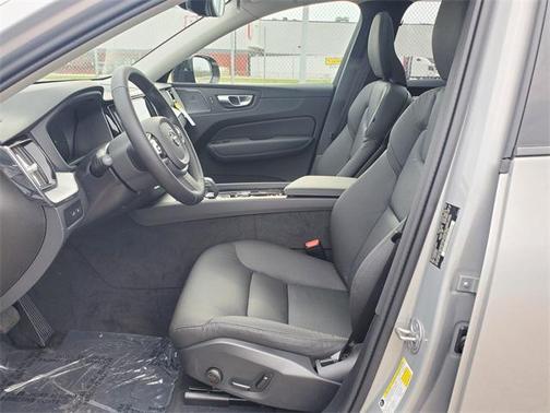 2025 Volvo XC60 Plug-In Hybrid T8 Plus