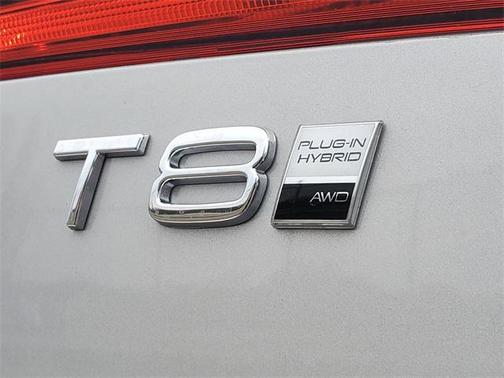 2025 Volvo XC60 Plug-In Hybrid T8 Plus