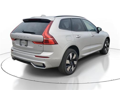 2025 Volvo XC60 Plug-In Hybrid T8 Plus