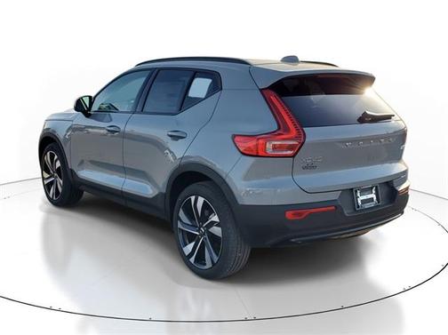 2025 Volvo XC40 B5 Plus Dark Theme