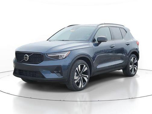 2026 Volvo XC40 Plus, B5 AWD Gas (mild hybrid), Dark