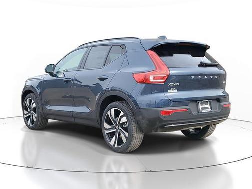 2026 Volvo XC40 Plus, B5 AWD Gas (mild hybrid), Dark