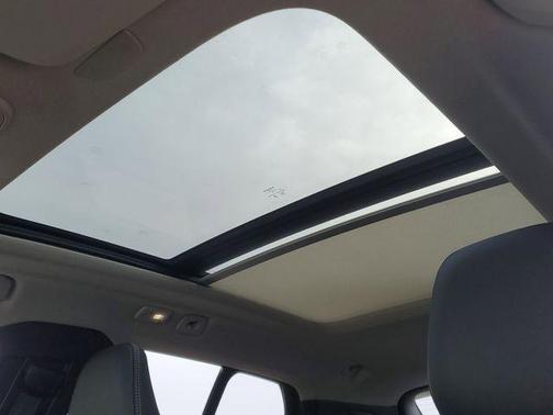 2026 Volvo XC40 Plus, B5 AWD Gas (mild hybrid), Dark