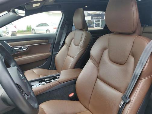 2022 Volvo V90 Cross Country B6