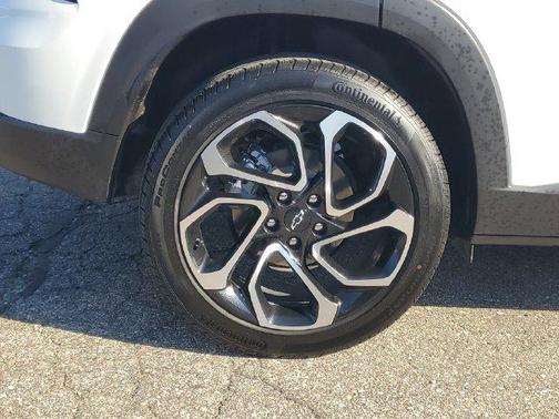 Summit White 2024 Chevrolet Trax FWD 2RS