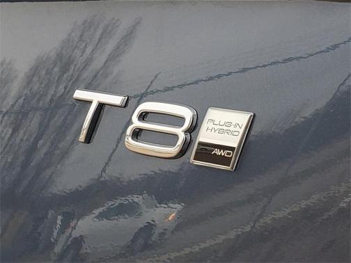 2025 Volvo XC90 Plug-In Hybrid T8 Core 7-Seater
