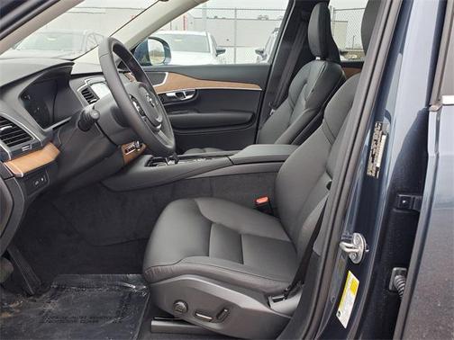 2025 Volvo XC90 Plug-In Hybrid T8 Core 7-Seater