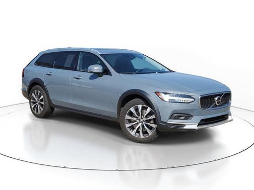 2021 Volvo V90 Cross Country T6