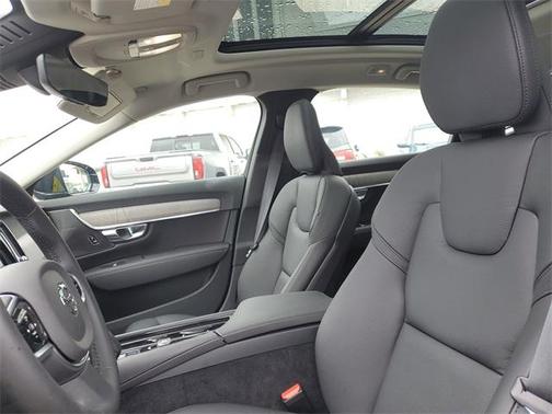 2025 Volvo S90 B6 Plus