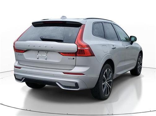 2023 Volvo XC60 B5 Plus Dark Theme