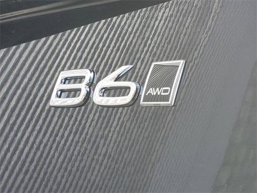 2024 Volvo XC90 B6 Ultimate Bright Theme 6-Seater