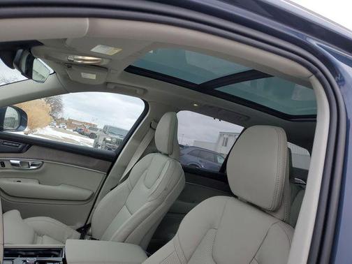 2026 Volvo XC90 Ultra, B6 AWD Gas (mild hybrid), Gasoline, Bright, 7 Seats