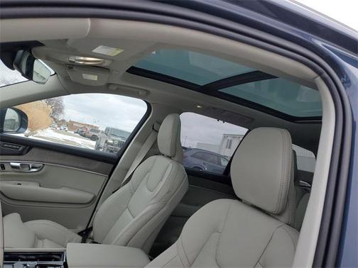 2026 Volvo XC90 Ultra, B6 AWD Gas (mild hybrid), Gasoline, Bright, 7 Seats