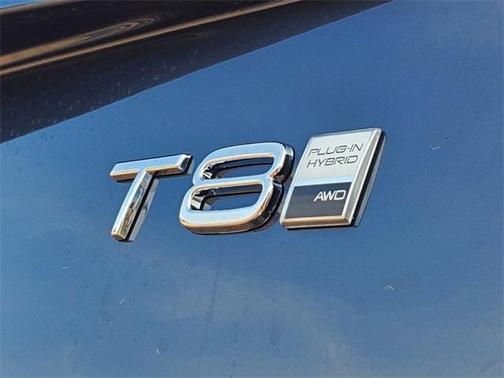2025 Volvo XC90 Plug-In Hybrid Plus