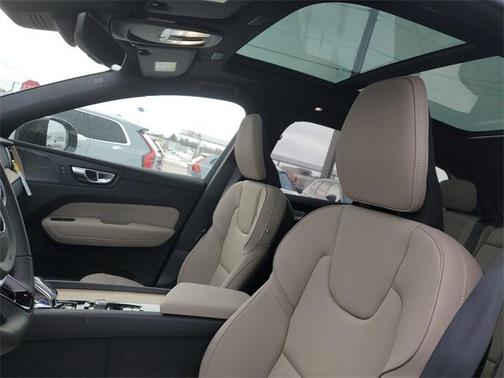 2026 Volvo XC60 B5 Plus