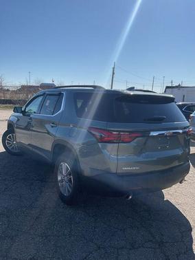 Silver Sage Metallic 2023 Chevrolet Traverse LT Cloth