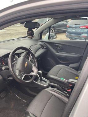 Silver Ice Metallic 2018 Chevrolet Trax LT