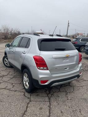 Silver Ice Metallic 2018 Chevrolet Trax LT