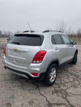 Silver Ice Metallic 2018 Chevrolet Trax LT