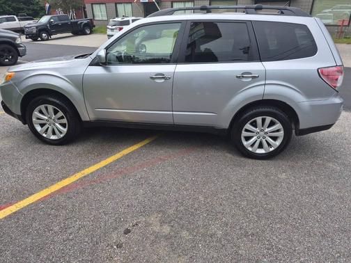 Ice Silver Metallic 2013 Subaru Forester 2.5X