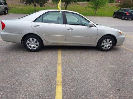 2004 Toyota Camry LE