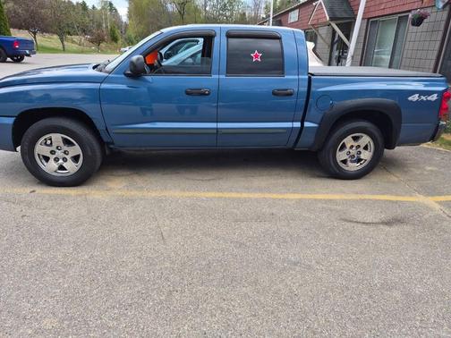 Blue 2005 Dodge Dakota Laramie Quad Cab
