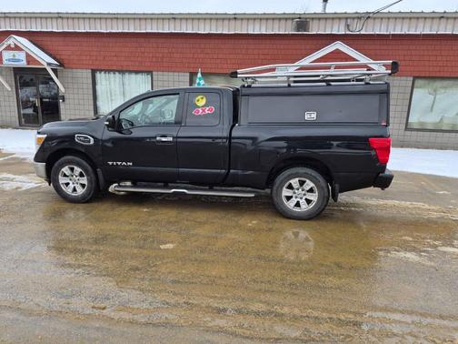 2017 Nissan Titan SV