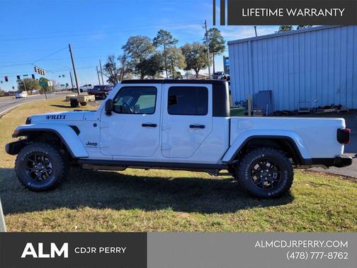 Bright White Clearcoat 2026 Jeep Gladiator Willys 4x4