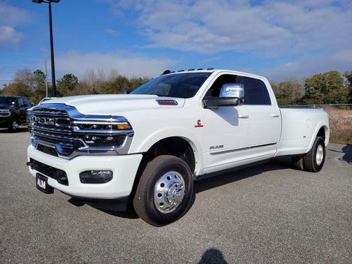 2025 RAM 3500 Limited Crew Cab 4x4 8' Box