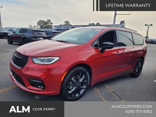 Red Hot Pearlcoat 2026 Chrysler Pacifica Limited