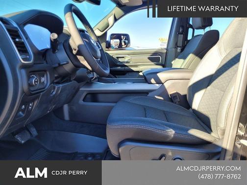 Diamond Black Crystal Pearlcoat 2026 RAM 1500 Big Horn/Lone Star