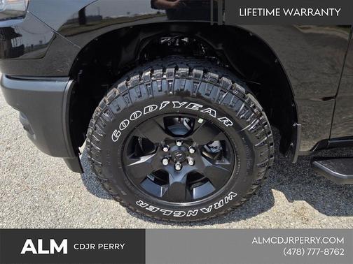 Diamond Black Crystal Pearlcoat 2026 RAM 1500 Warlock Crew Cab 4x4 5'7' Box