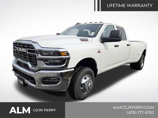 Bright White Clearcoat 2026 RAM 3500 Tradesman Crew Cab 4x4 8' Box