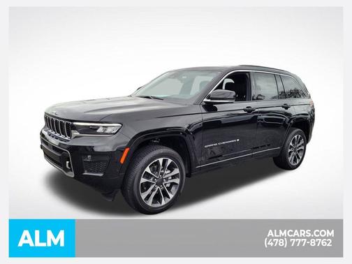 Diamond Black Crystal Pearlcoat 2025 Jeep Grand Cherokee Overland