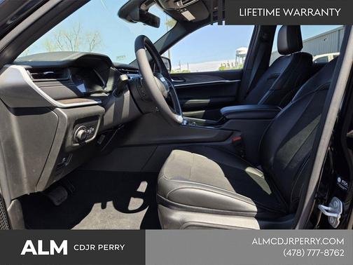 Diamond Black Crystal Pearlcoat 2026 Jeep Grand Cherokee Altitude