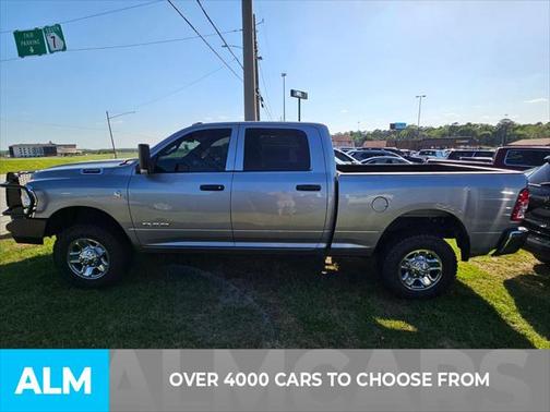 2022 RAM 2500 Tradesman Crew Cab 4x4 6'4' Box