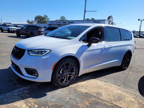 2026 Chrysler Pacifica L