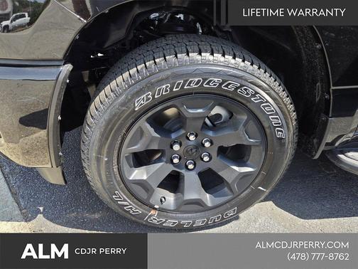 Diamond Black Crystal Pearlcoat 2026 RAM 1500 Express